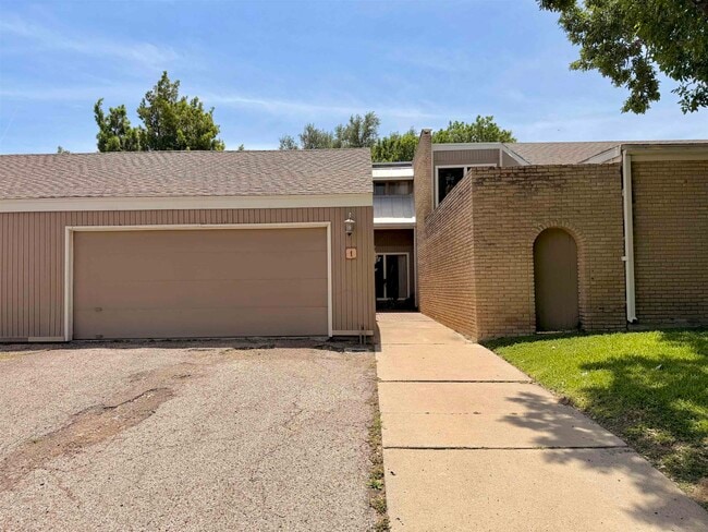 Building Photo - 1 Weatherwood Rd Unit 1