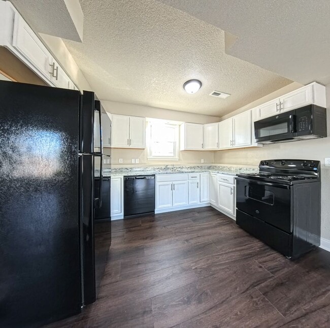 Photo - Newly updated 3 bedroom 1.5 bathroom-located in Adel