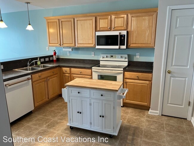 Photo - 3 br, 2 bath House - 408 Moat Court