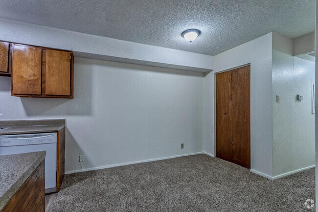 2BR, 1BA - 900 SF - DIning Area
