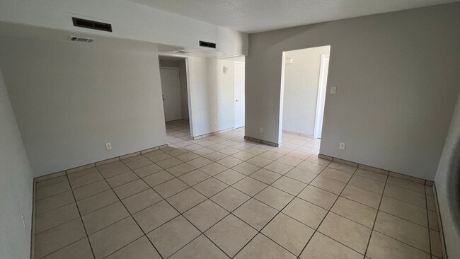 Photo - Beautiful home with 2 kitchens and 3 bedrooms and 2 bathrooms