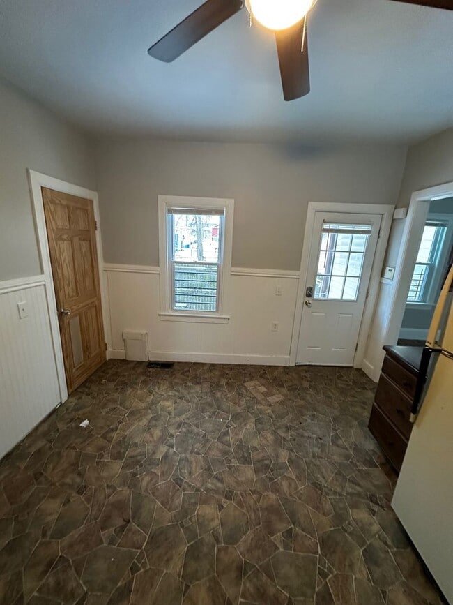 Photo - 684 W Broad St