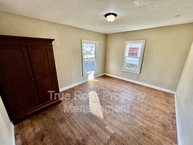 Photo - 413 W 15th St