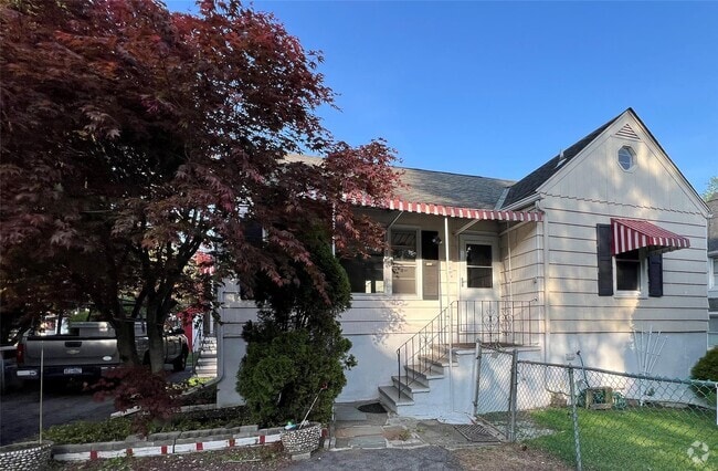 Building Photo - 1245 Jackson St Rental