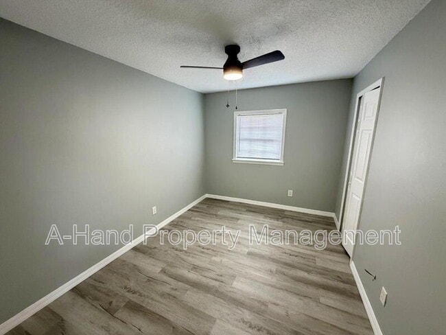 Photo - 558 E Desoto St