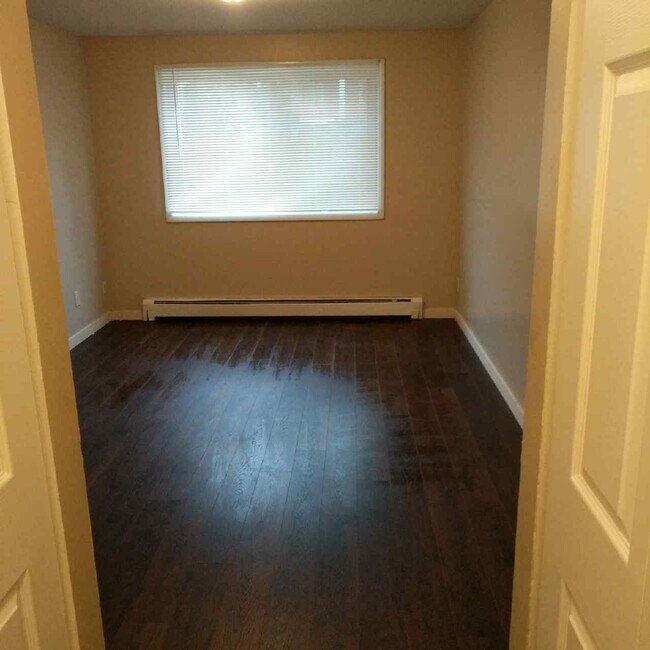 Photo - 8312 Zane Ave N Unidad 8312-208