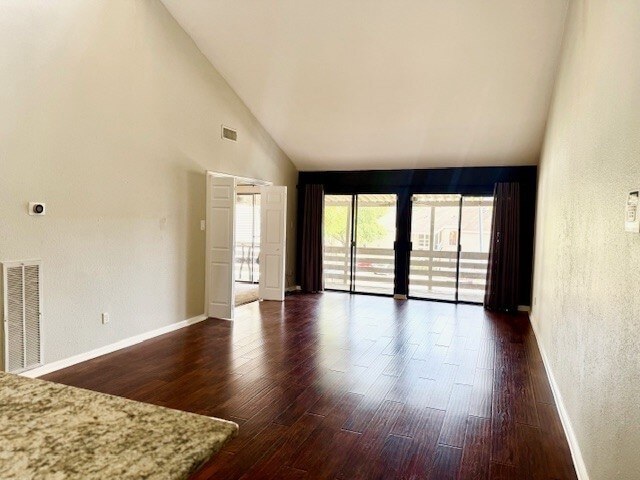 Photo - 178 April Point Dr N