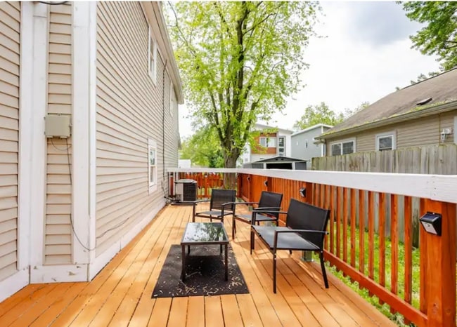 Photo - 2218 Pleasant St