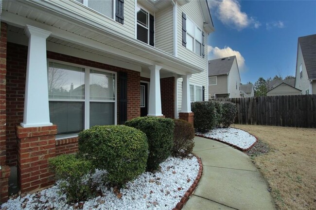 Photo - 5670 Winter Bluff Way NE