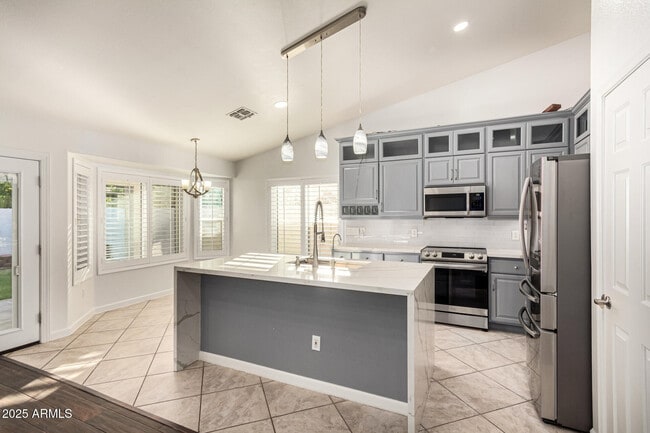 Building Photo - 1825 E Arabian Dr