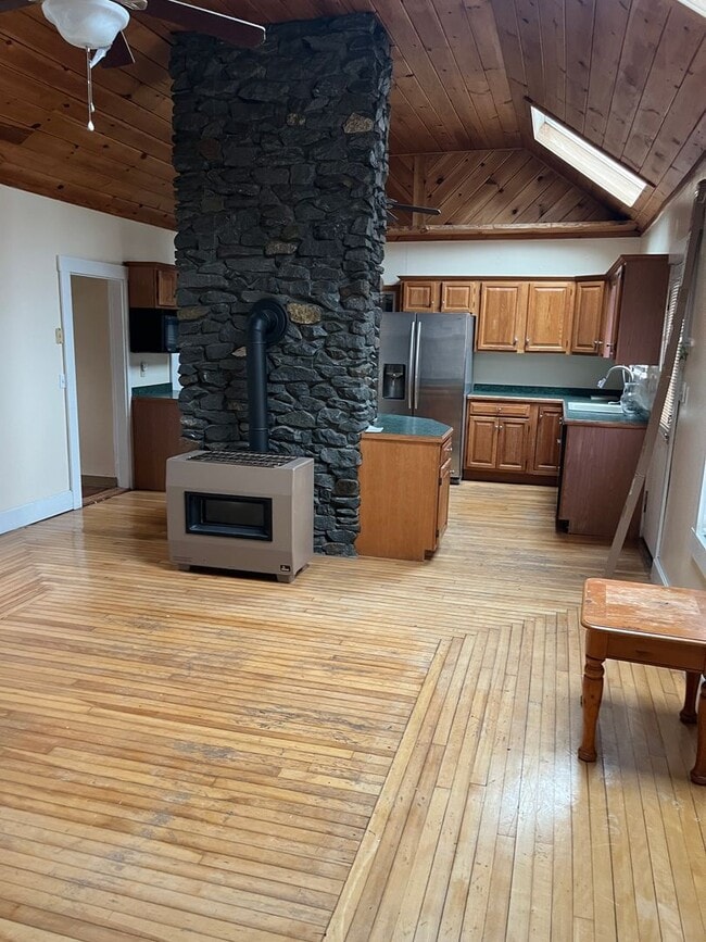 Photo - Sunny 2 Br / 1 BA Apartment in quiet area of Middleboro