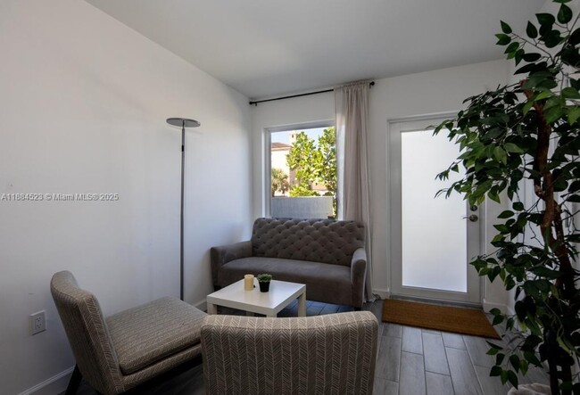 Photo - 2800 SW 4th St