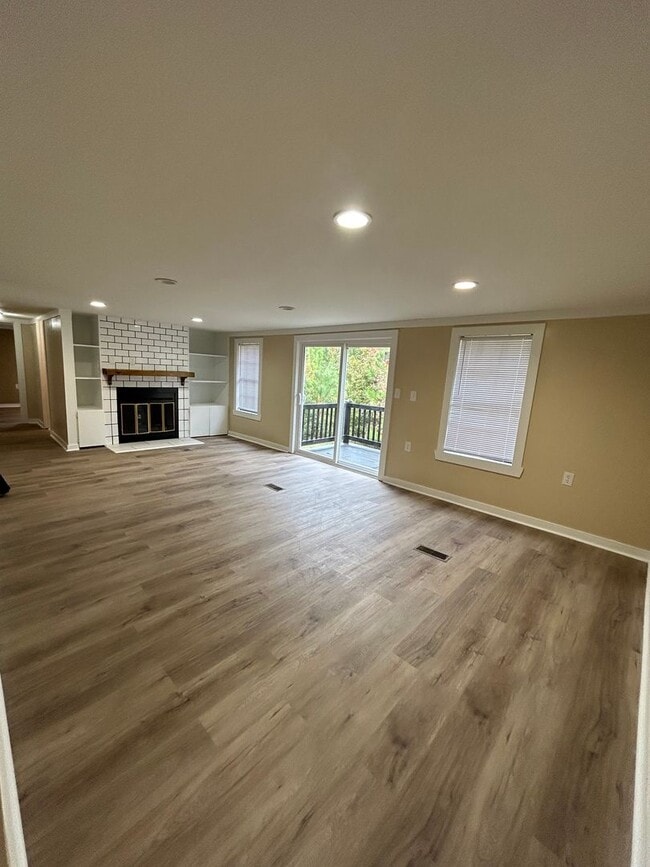 Photo - Spacious 3-Bedroom, 2-Bath Mobile Home on 1 Acre – Pet-Friendly and Perfect for Outdoor Living!