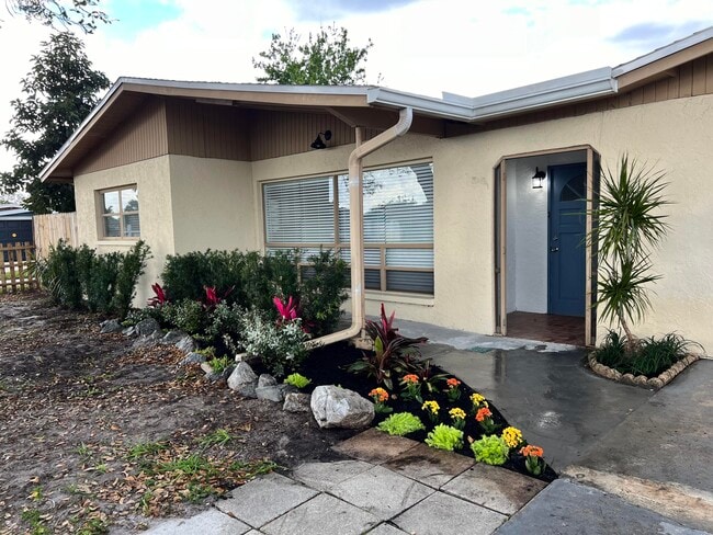 Building Photo - 1934 Wallace Ave