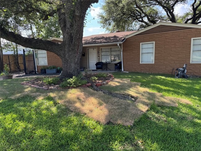 Photo - 6944 Burgess St
