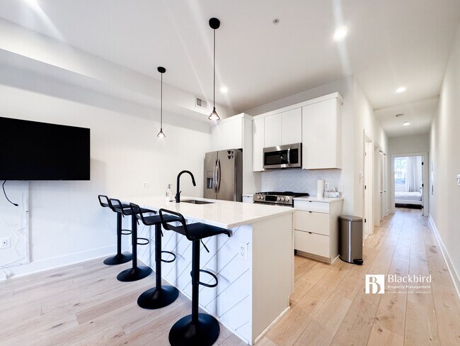 Photo - 1011 18th St NE