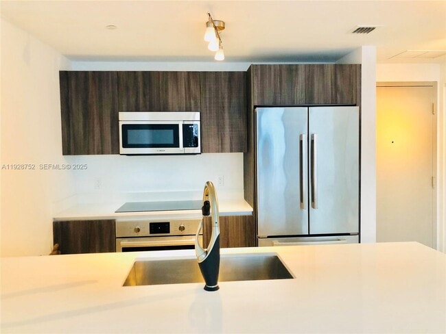 Photo - 488 NE 18th St Unit 907