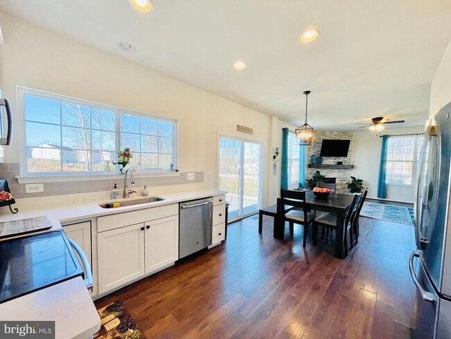 Photo - 73 Wellspring Dr