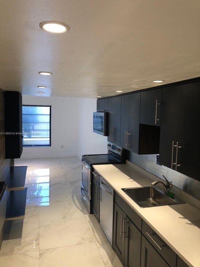 Photo - 10405 N Kendall Dr Unit A212