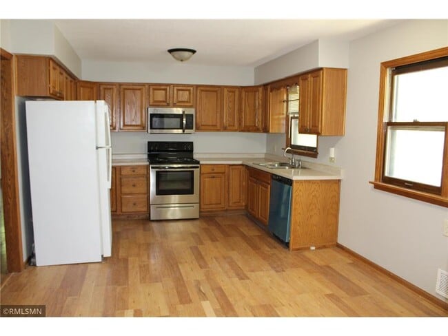 Photo - 747 Tuscarora Ave W