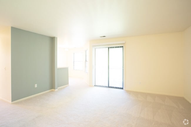 1 BR, 1 BA - 920 SF - Summer Ridge