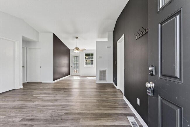 Photo - 727 Acorn Dr