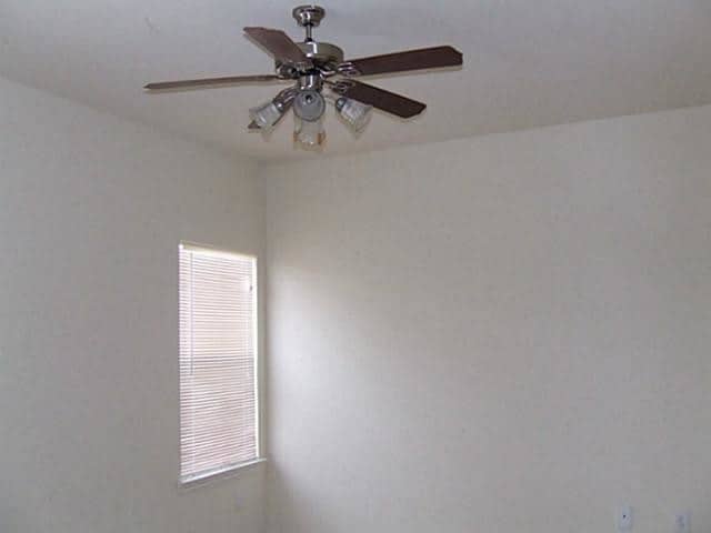 Photo - 422 Blake Ln