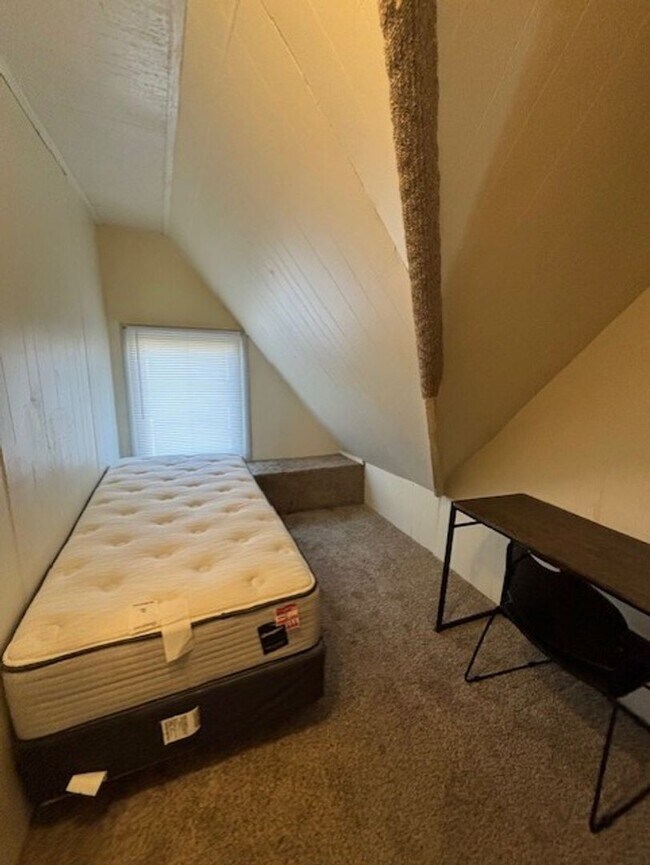 Photo - 702 W Green St Unit 3