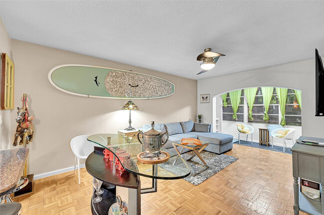 Photo - 2200 NE 66th St Unidad 1408