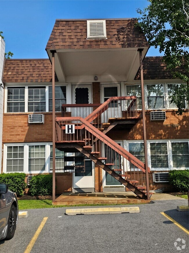 Building Photo - 274 Hooker Ave Unit H3 Rental