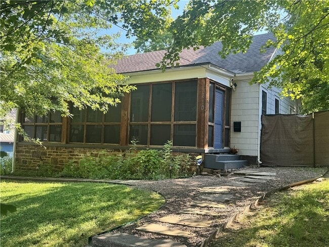 Photo - 610 N Olive Ave