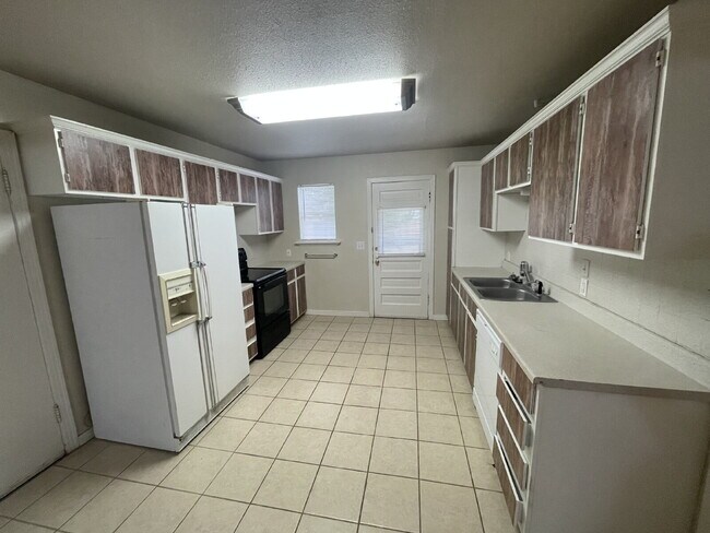 Photo - Beautiful House Located Minutes From Medical District & Marsha Sharp Fwy!