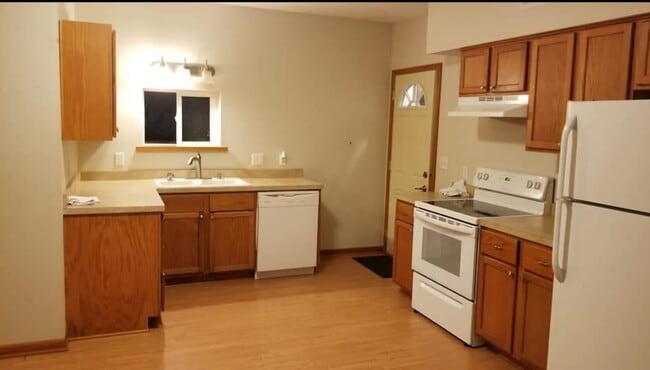 Building Photo - 1325 6th St Unit 2 Upper Level