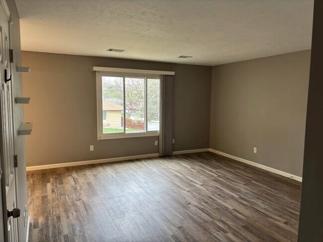 Photo - 4021 Glen Oaks Blvd Unit 201