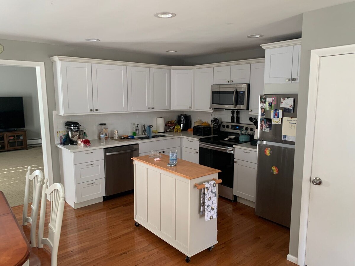 Photo - Charming 3-Bedroom Home with Expansive Gro...