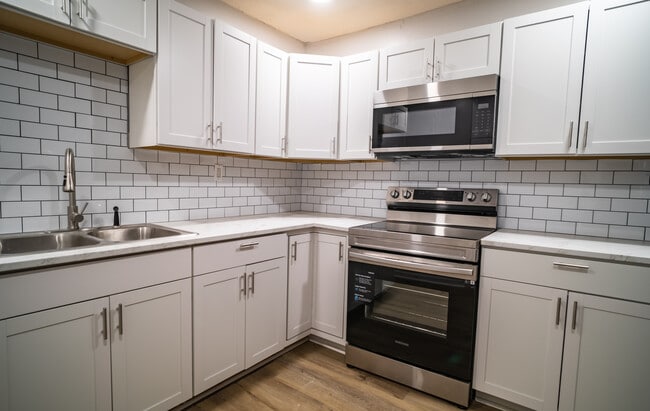 Photo - 3825 Crane Dr NE