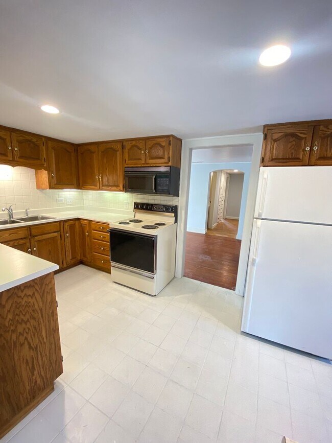 Photo - 2409 Omro Rd Unidad 2409 Omro Road