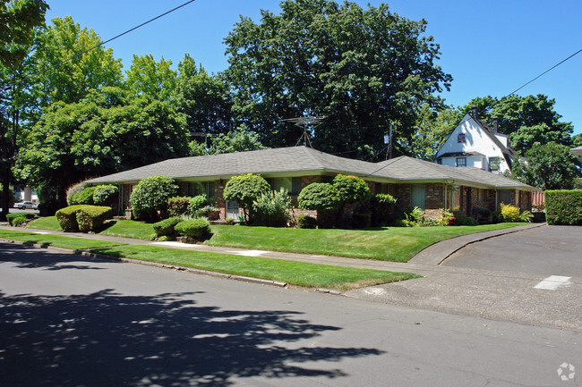 Building Photo - Tillamook Plex Rental