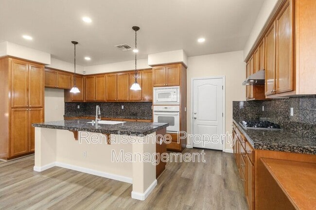 Photo - 785 Ellerbrook St