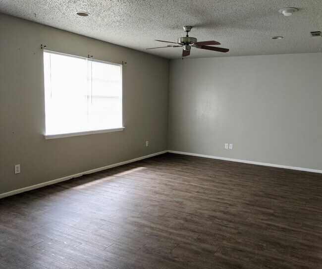 Photo - 5525 Fordham St