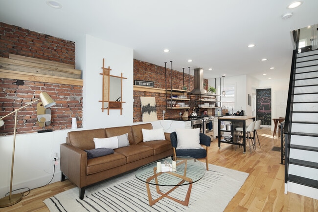 Building Photo - 2223 Taggert St