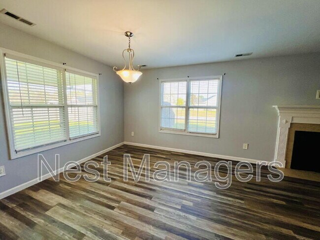 Photo - 641 Hogart St