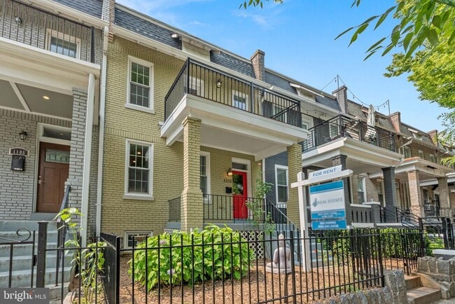 Photo - 1110 Orren St NE