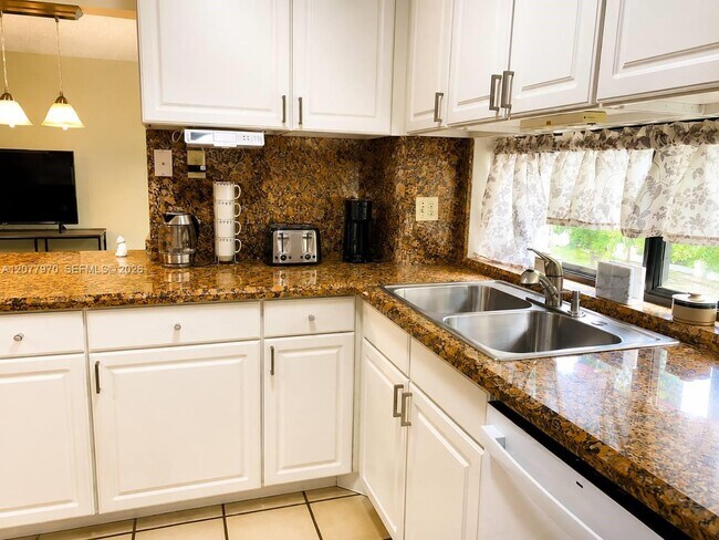 17021 N Bay Rd Unit 318
