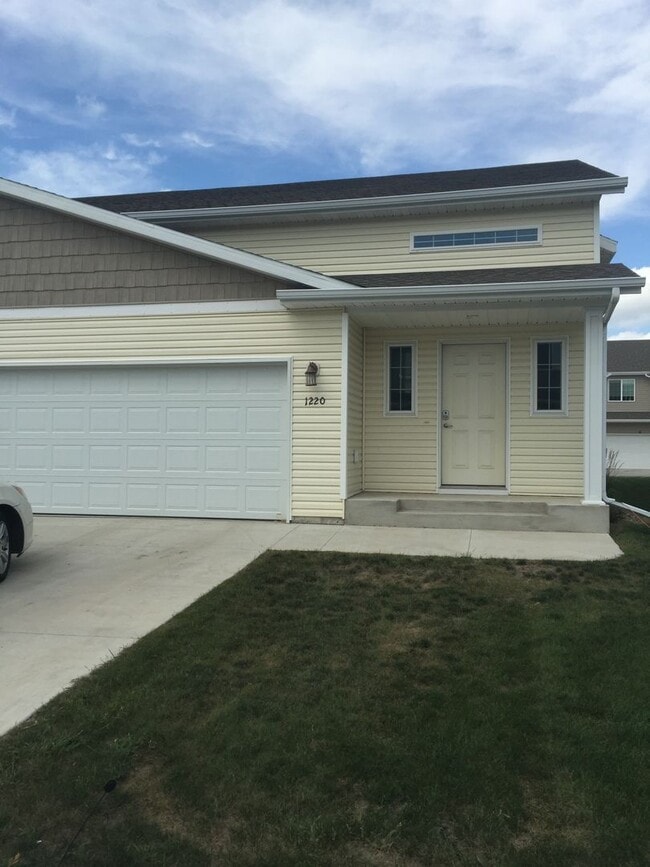 Photo - 3 Bed 2 Bath Twin home