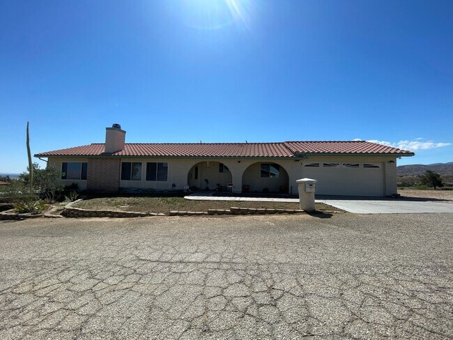 Palmdale 3 Bedroom + 2 Bathroom - Palmdale 3 Bedroom + 2 Bathroom House