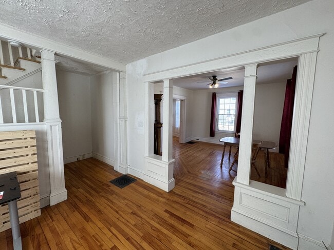 Building Photo - 42 Enterprise St Unit Room 3