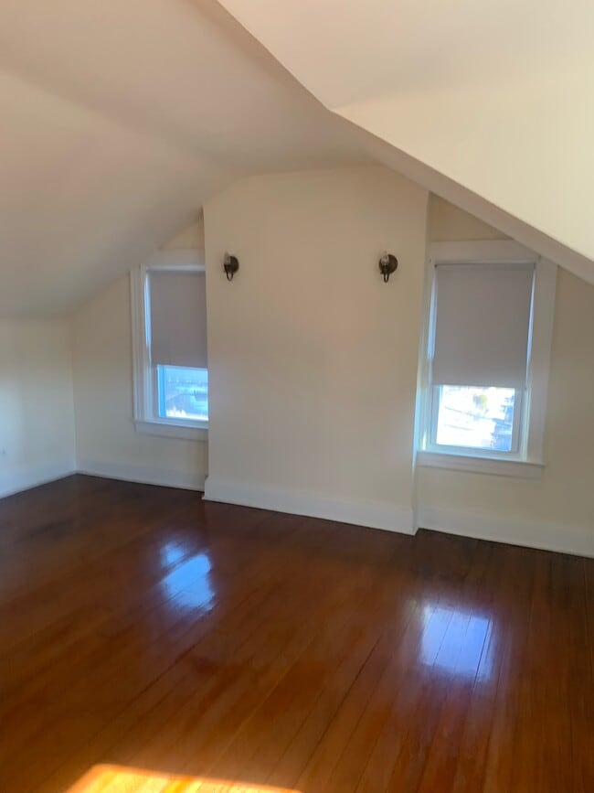 Living Room - 283 Mile Square Rd Unit 3