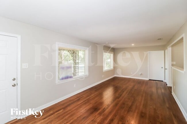 Photo - 4205 Charleswood Rd