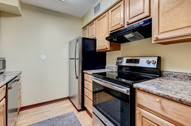 Photo - 6184 Pinewood Ct